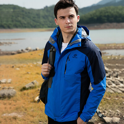 

Autumn and winter new outdoor waterproof charging clothes for the men and women in two pieces of a combination of mountaineering c