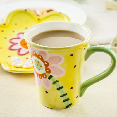 

A Ting Embossed Flower Mug and Plate Gift Set