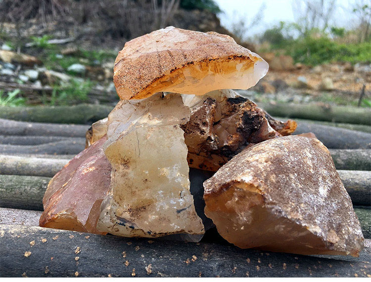 打火石燧石燧石取火打火石原始生火石头火镰子专用原石户外bushcraft