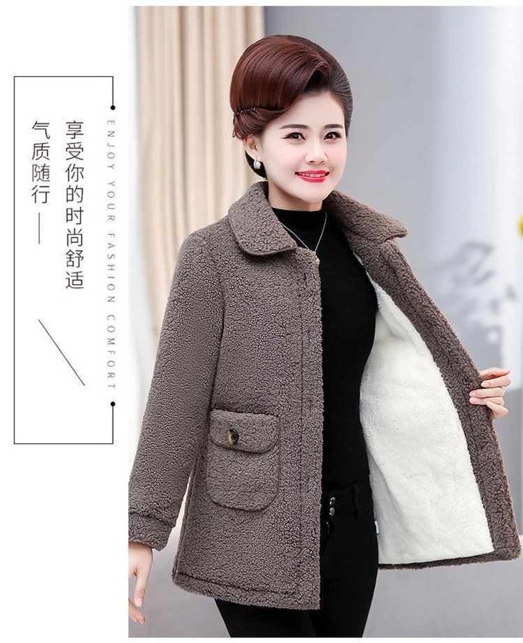 冬季妈妈穿的中老年人羊羔绒外套女加厚羊羔毛绒中年妈妈短款加绒加厚