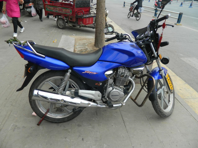 适用新大洲本田锐箭摩托车油箱sdh12546a46b46c锐箭油箱杂牌大口同款