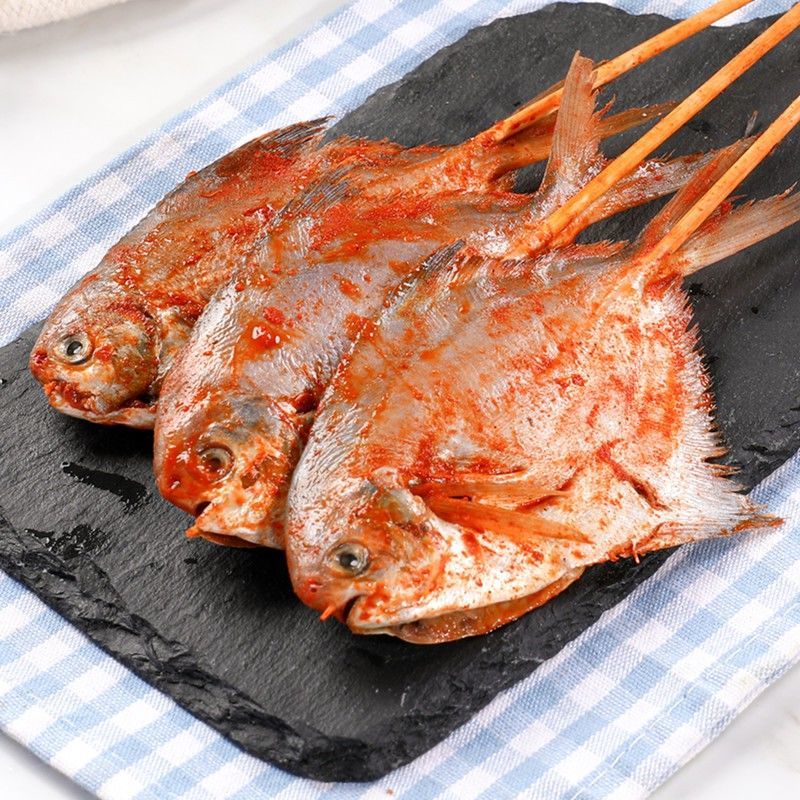 鲳鱼串烧烤海鲜串10串烧烤食材bq自助烤鱼半成品油炸串去内脏500g