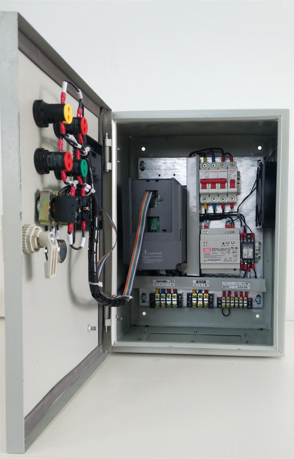 厨房风机养殖场风机变频控制柜调速箱绿色矢量变频器380v进380v出普通