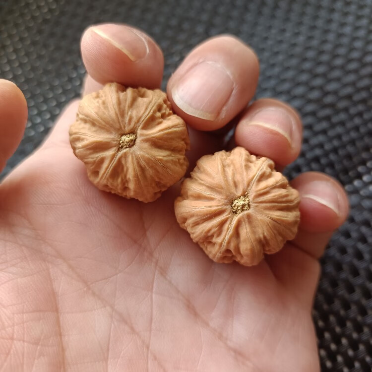 鲤梨 女小尺寸手捻文玩核桃精品粗筋野生迷你八棱元宝秋子蛤蟆狮子头