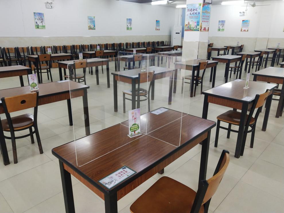 亚克力有机玻璃学校食堂餐桌面隔离板分隔板防飞沫防护疫情隔断板文茂