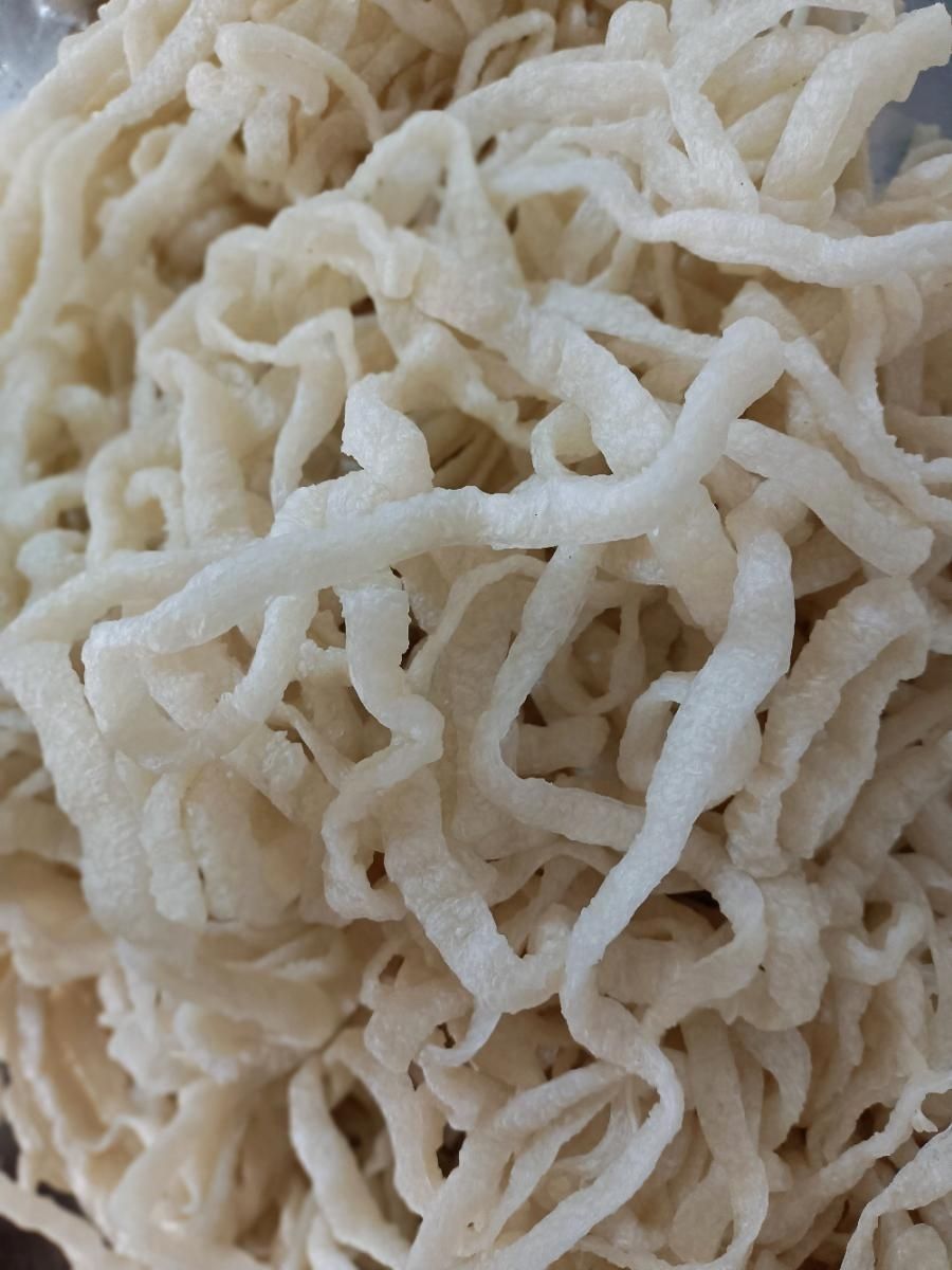 临夏广河清真纯手工牛筋面速食食无自制辣条批发牛筋面半斤不划算