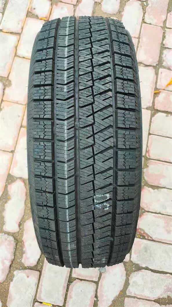 225 55 16普利司通软胶雪地轮胎全新225/55r16雪地胎22年 22年生产