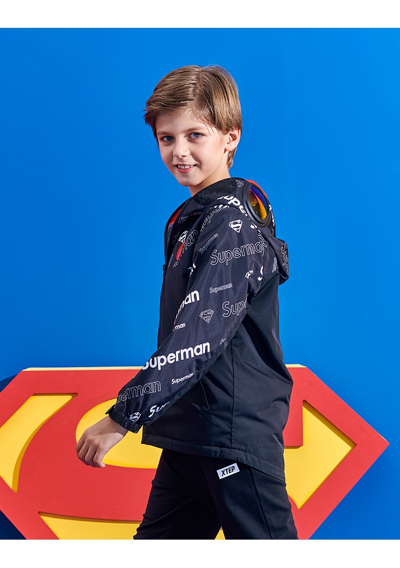 特步(xtep)童装大童男童超人归来系列2020年秋季儿童保暖外套