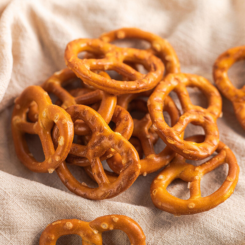 劳伦兹蝴蝶饼干酥90g爱心型网格纸杯蛋糕休闲零食可食用烘焙插件劳伦