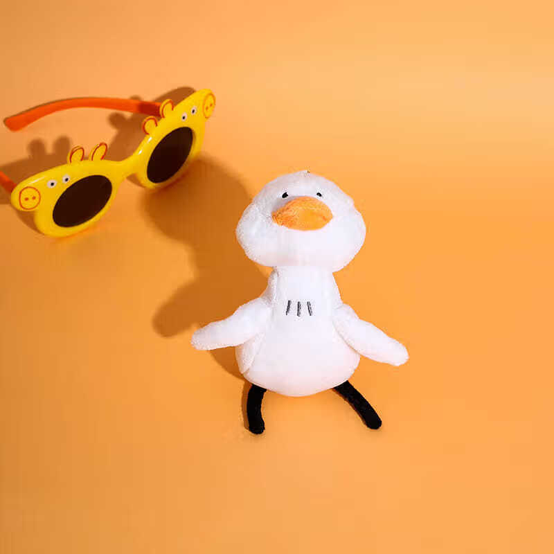 迪士尼disney旗舰同款步步鸭可爱毛绒公仔钥匙扣女生ins网红玩偶幸运