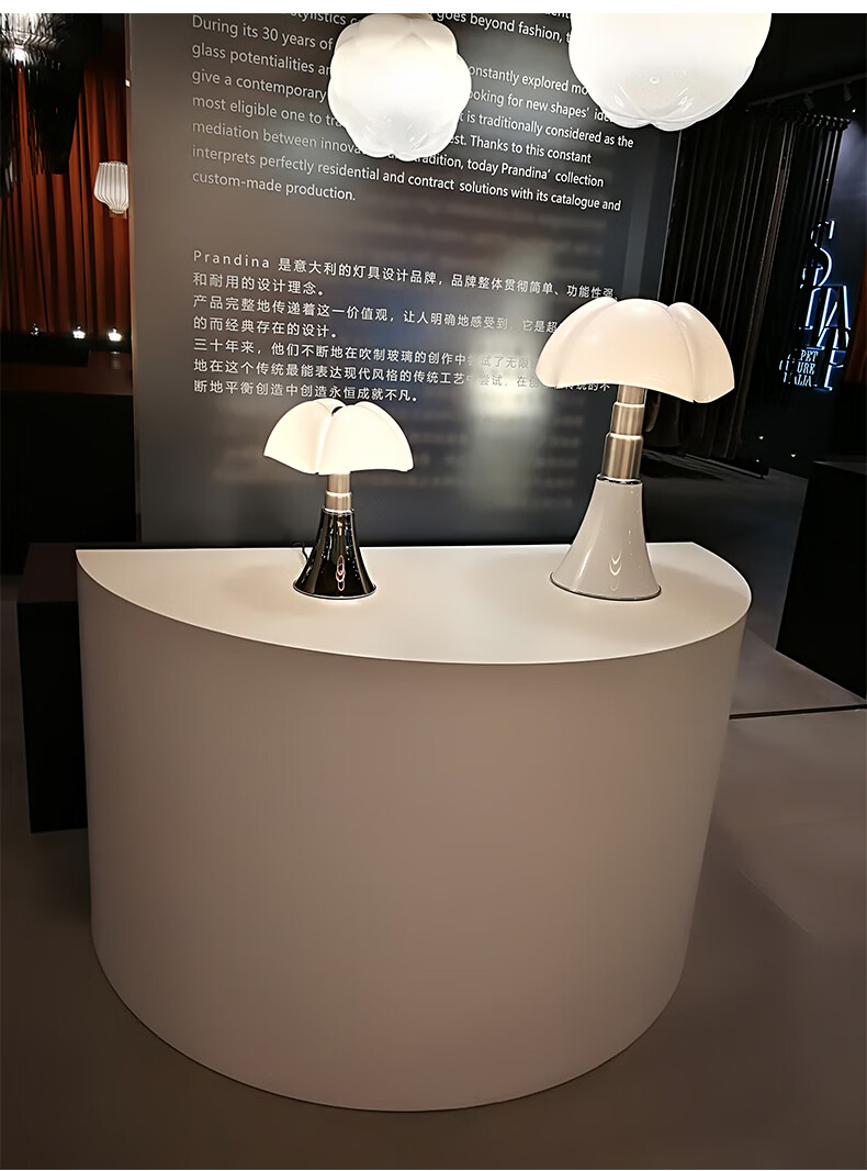 木质烤漆白色展台设计商业会展精品展柜展示台商用女装店桌子展台白色