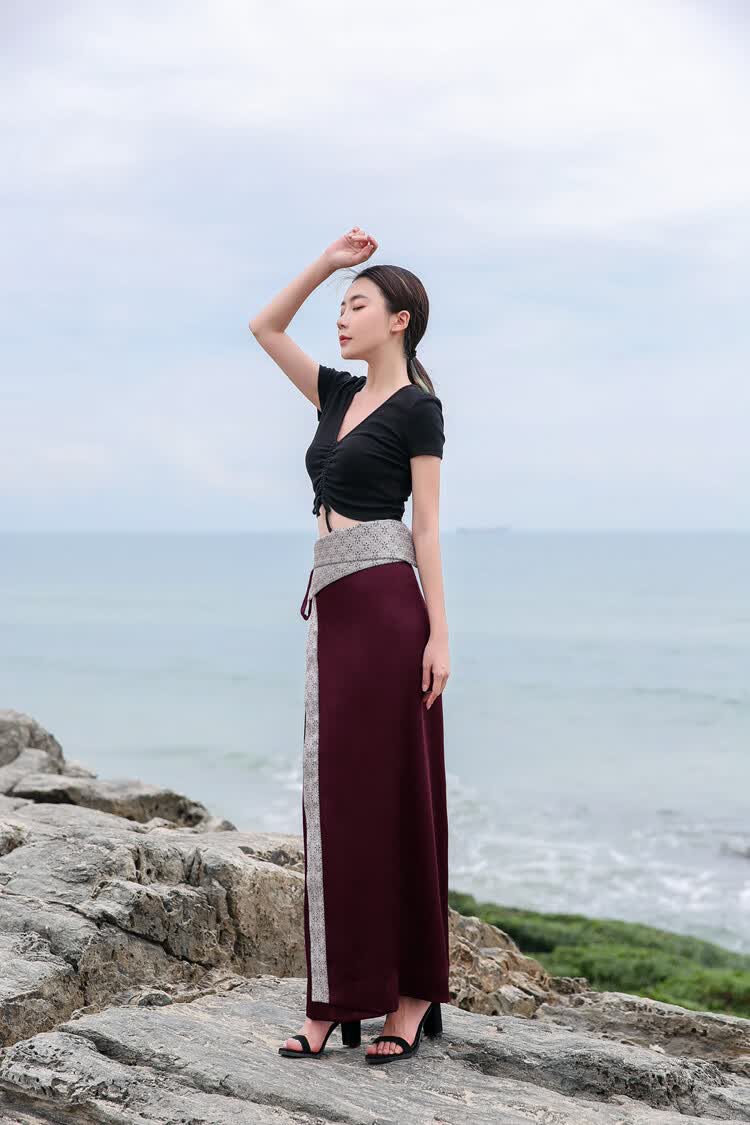麦魅雅锅庄舞藏族服装女度假旅游夏季民族风一片式免烫亮滑舞裙半身裙