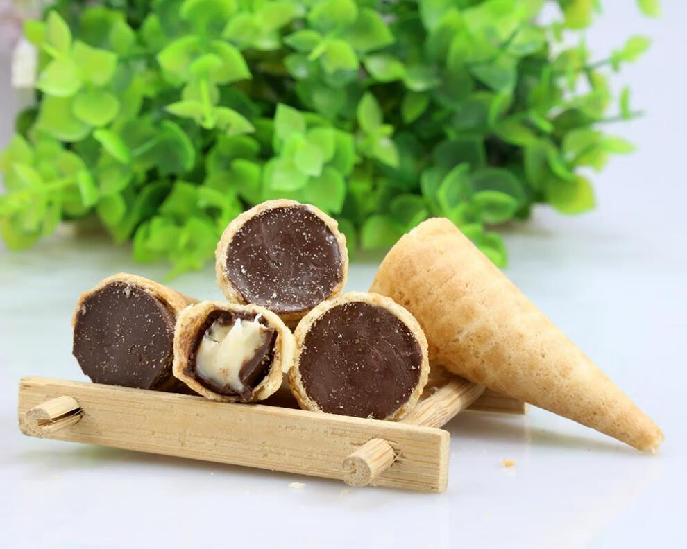 脆皮蛋筒夹心巧克力300g/袋创意冰淇淋蛋筒休闲零食品年货 原味 300g