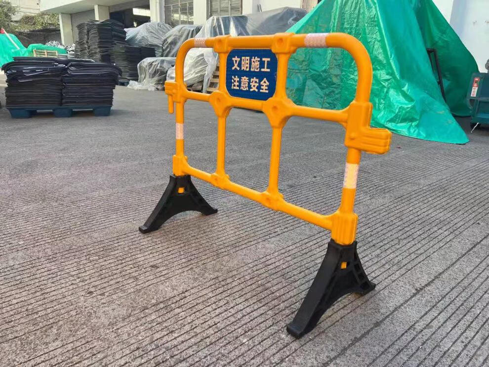 铁马护栏镀锌管临时施工围栏市政隔离路栏道路移动安全防护栏围挡白漆