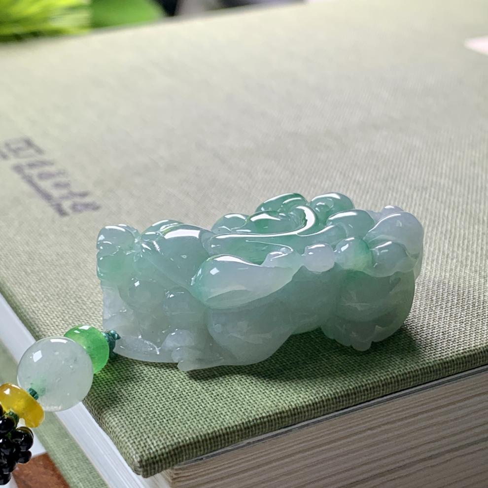 微韵缅甸飘绿小貔貅皮丘吊坠守财缅甸玉玉坠小挂件正身貔休男女款