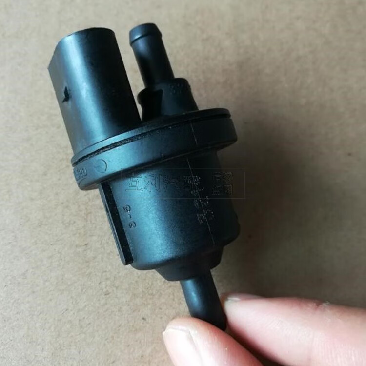 适用于 桑塔纳普桑3000型志俊活性炭罐活性碳罐 碳罐电磁阀 正厂配件