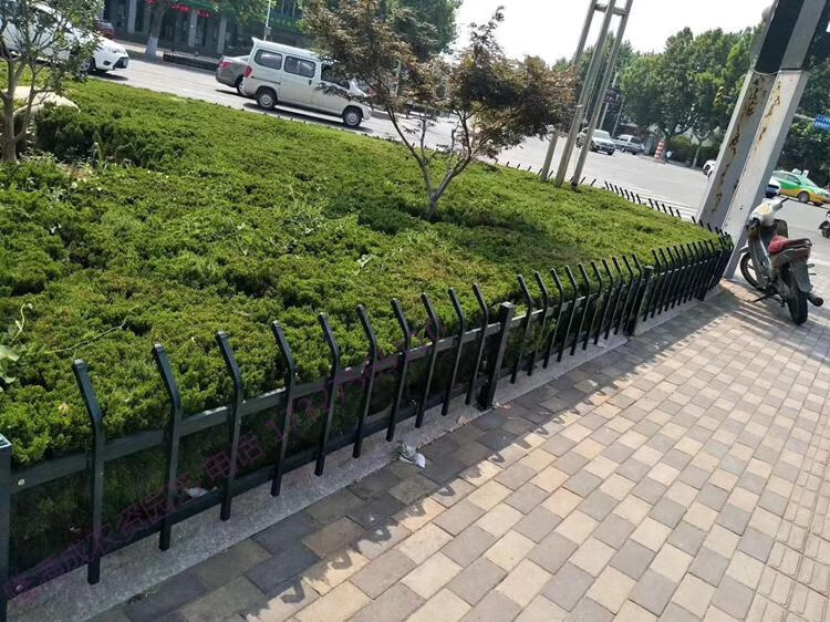 xmsjpvc塑钢绿化草坪护栏学校小区花园绿地围栏路边栅栏绿化带隔离栏