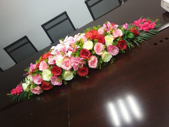 会议室桌花仿真桌花百合玫瑰花假花办公室饰花艺商务酒店摆设塑料会议