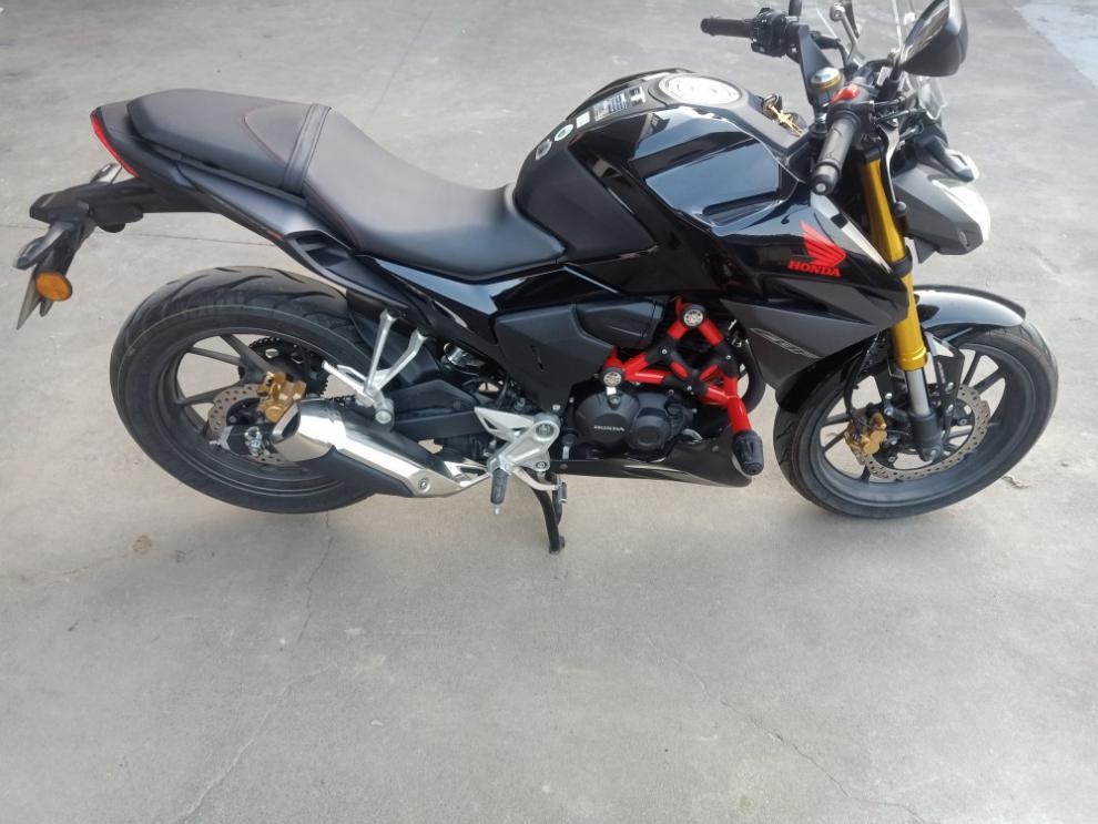 适用于五羊本田cb190r保险杠防摔杠护杠暴锋眼cbf专用改装竞技杠红色