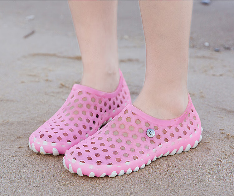 上新夏季涉水鞋速干沙滩鞋洞洞鞋女防滑套脚下水去凉鞋海边外穿可度假