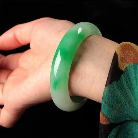 缅甸a级货翡翠手镯a级货老坑女翡翠玉镯真玉手镯内径64mm带证书