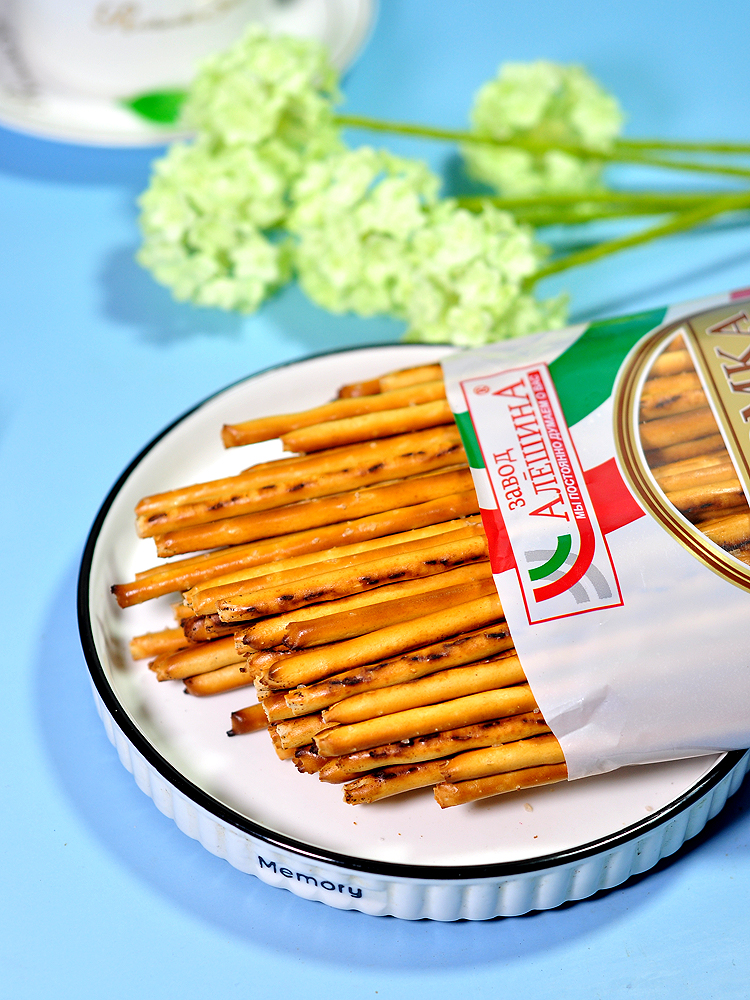 俄罗斯russia 进口咸味饼干条形全麦代餐袋装多味健康小零食200g早餐