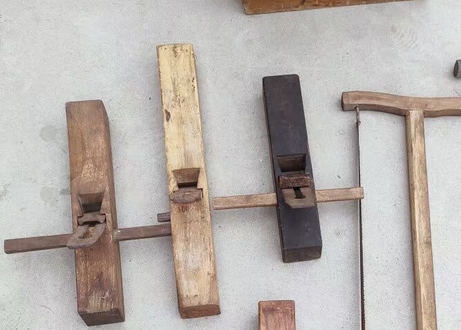 木工刨 民俗怀旧老物件老木匠工具木工刨子锯子木匠凿子墙饰博物馆