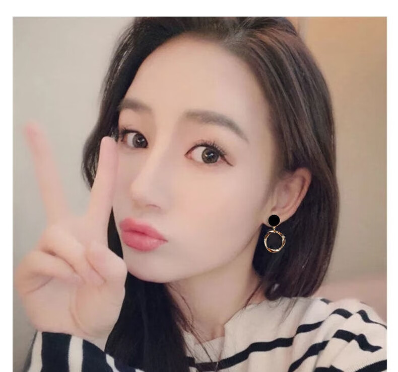 适合大脸的耳环胖脸圆圈女气质感银针黑色耳钉t50设计感黑色圆圈