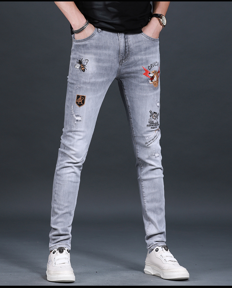 尖东骑士春秋季破洞刺绣牛仔裤男修身小脚潮牌绣花男士休闲裤子夏款