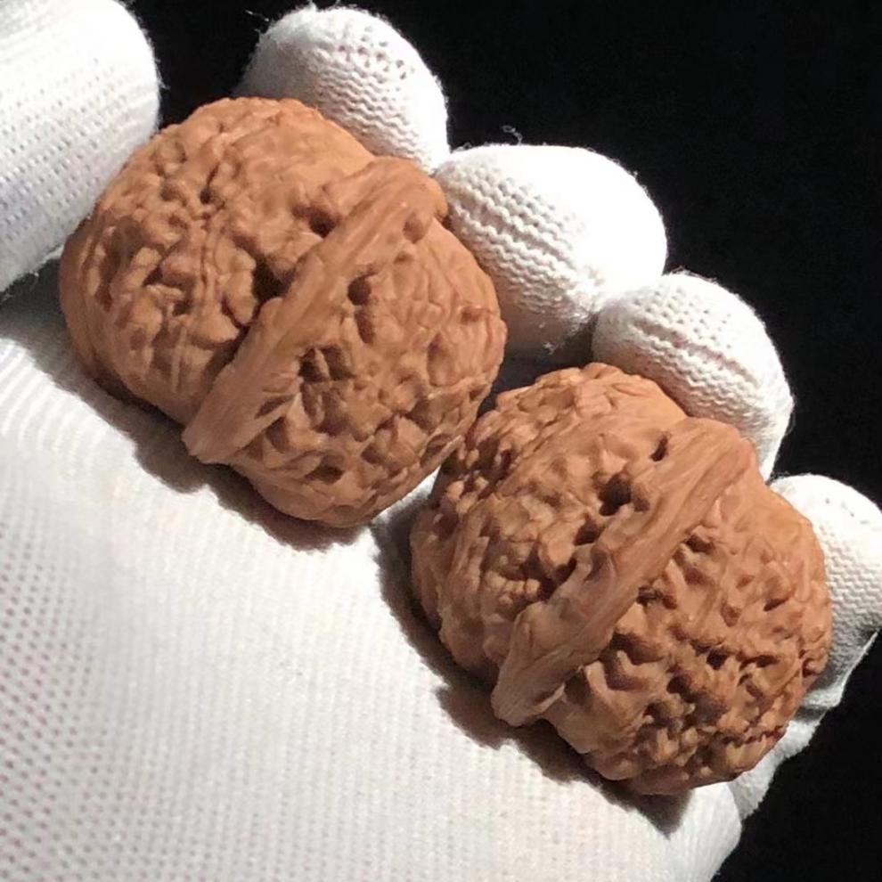 闷尖白狮子收藏级文玩核桃天然原皮大四座楼苹果园满天星磨盘精品闷白