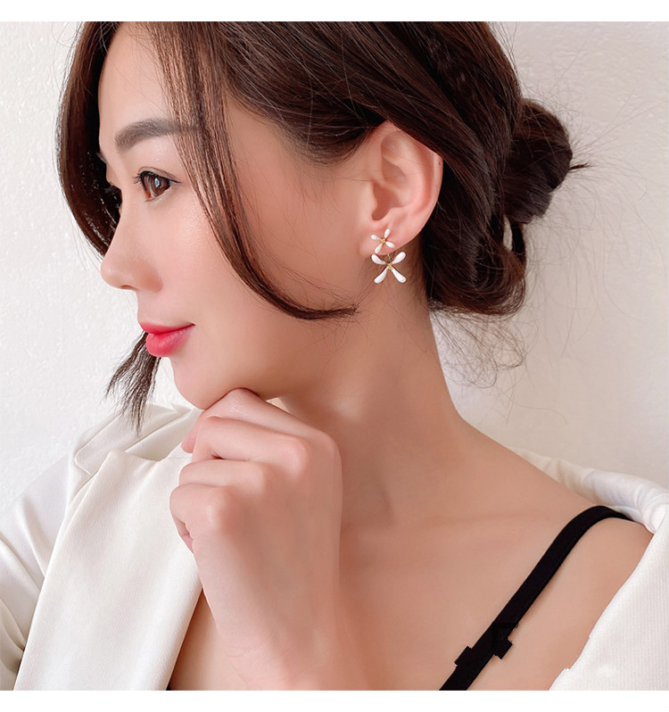 youeshone滴釉白色花朵耳环丁香花耳钉后挂式花瓣s925银针耳饰女甜美