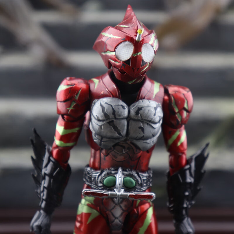 假面骑士 白眼仁叔鹰山仁 白眼仁只是主体没配件 高约 14.