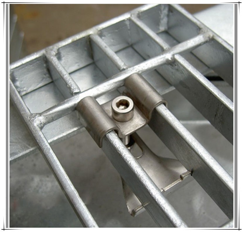 定制热镀锌钢格栅板卡扣固定卡子马鞍形安装夹隔板层夹m扣件 补运费