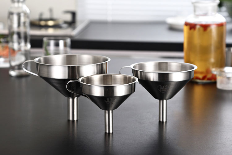 漏斗304不锈钢级酒漏斗大口径小口径倒油漏斗家用厨房漏斗器加厚304