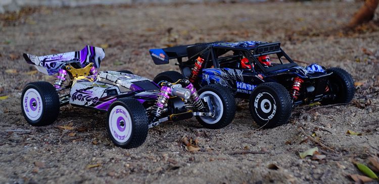 伟力124019rc遥控车高速四驱沙漠卡攀爬越野漂移144001升级版无刷