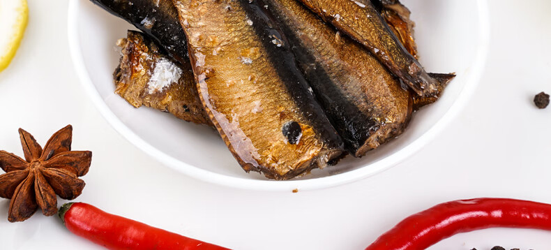 俄罗斯鲱鱼罐头即食下饭油浸欧洲烟熏工艺非油炸海鲜零食175g