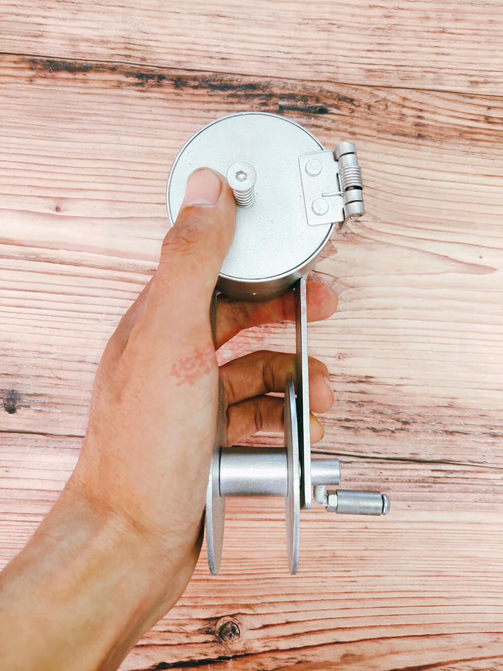 铁制墨斗放线墨斗4款木工墨斗装潢墨斗特别设计不脏手4款银白色摇把右