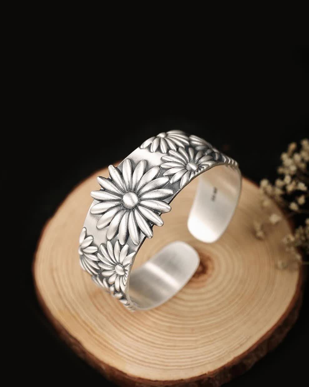 简奢唯爱银手镯女时尚s999足银镯子宽版立体太阳花手镯民族复古雕花镯