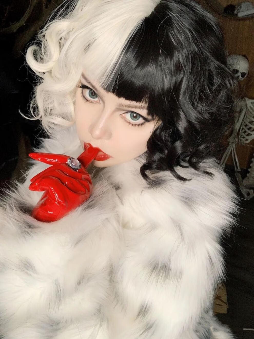 片希真人电影cruelladevil短卷发阴阳爆炸头黑白魔女库伊拉cos假发