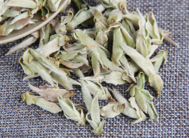 霄青竹雲南野生茶樹茶葉白芽苞春茶野生白芽孢普洱茶生z310500g罐裝兩