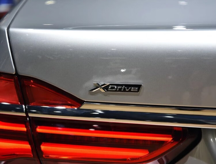 5系车贴7系字标740li车标530li标志x6侧标排量标后标志改装宝马四驱标