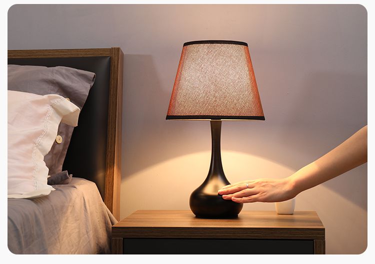 床头柜台灯 北欧台灯卧室床头灯简约现代感应灯温馨浪漫遥控可调光