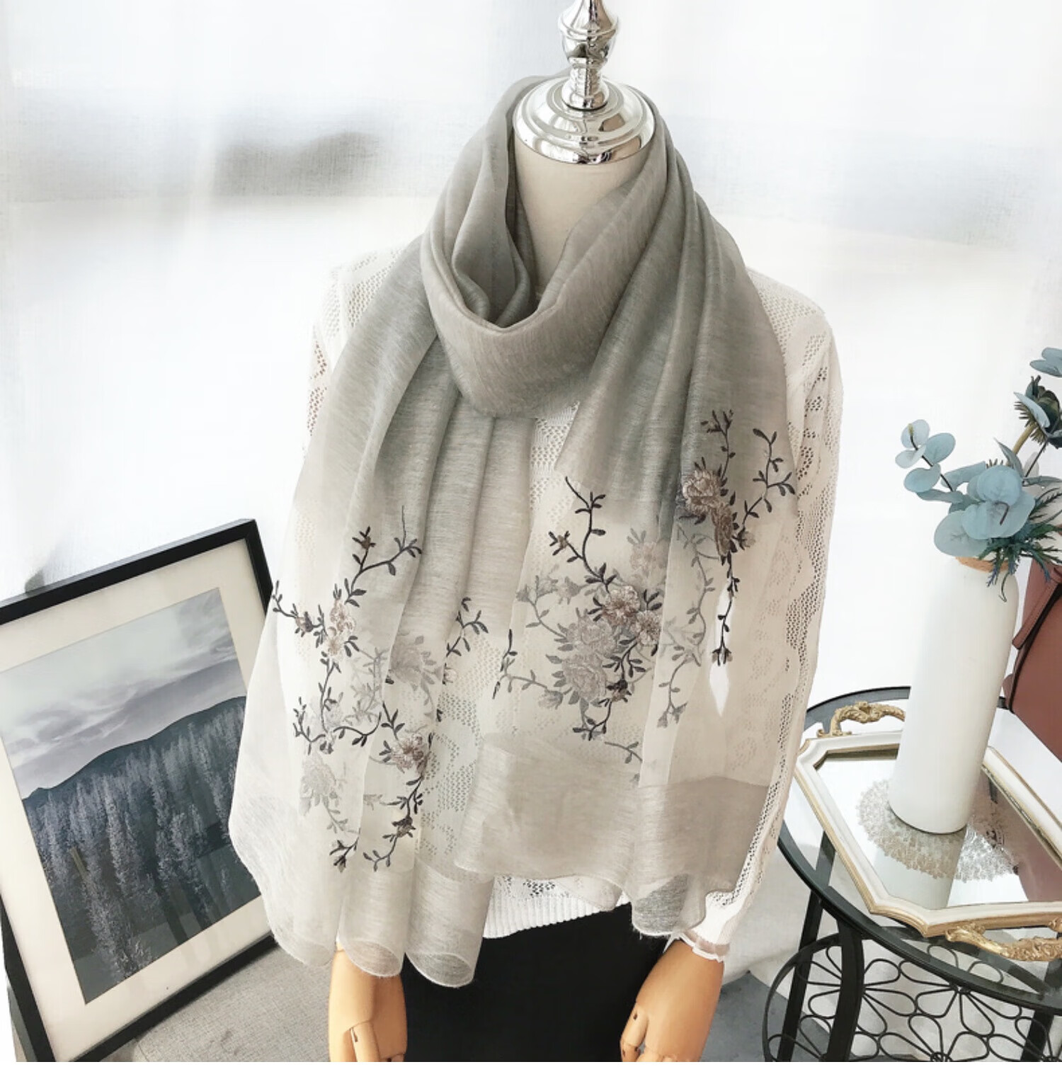 中老年人丝巾女中年妇女围巾杭州丝绸春秋薄款刺绣花中披肩丝羊毛纱巾