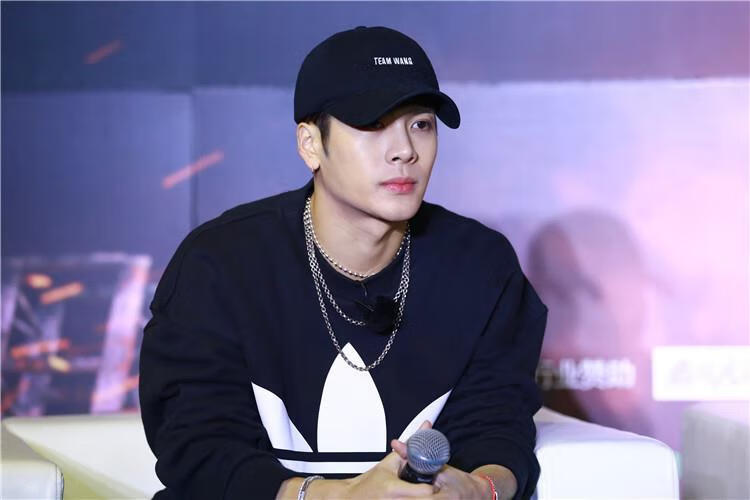 同款帽子女夏天棒球帽韩版学生字母刺绣鸭舌帽男王嘉尔字母黑色可调节