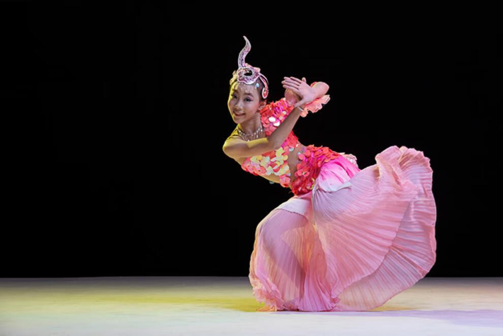 十奕鱼儿跃舞蹈演出服儿童傣族独舞美人鱼表演服鱼儿欢歌舞蹈服装粉色