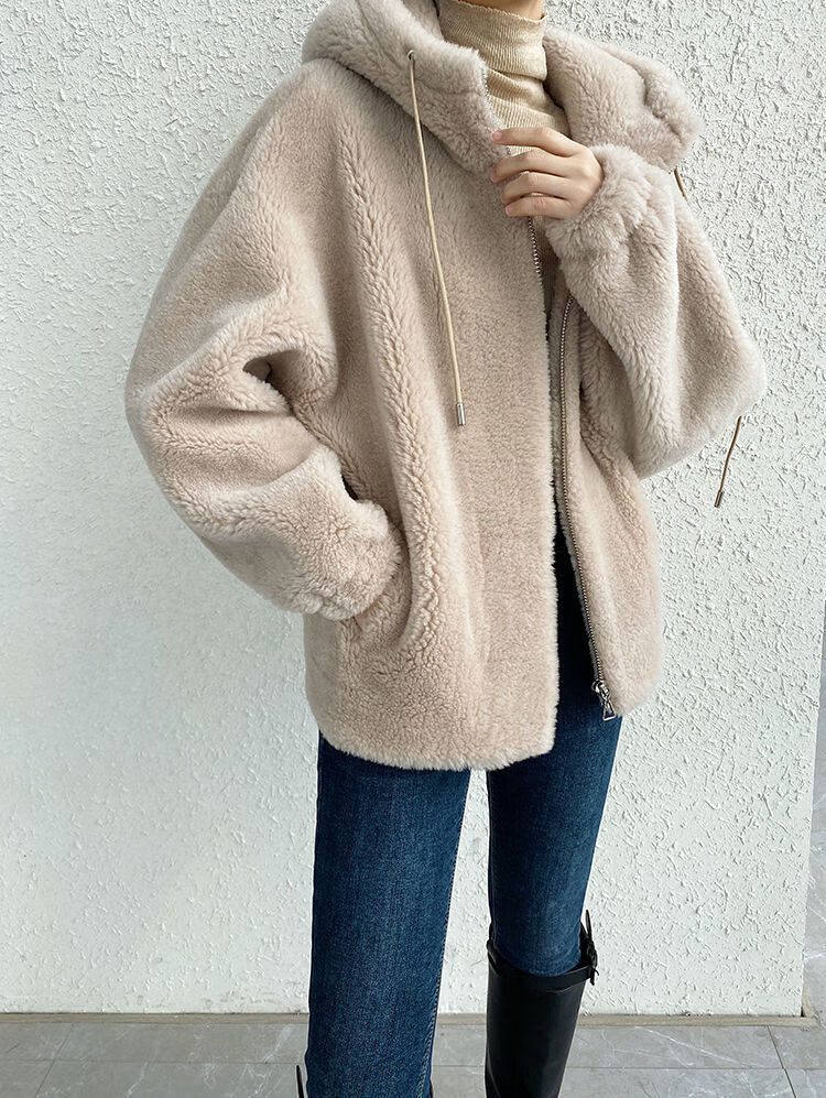 皮毛一体羊羔毛外套女短款加厚年轻2021新款皮草外套羊羔绒女冬季米色