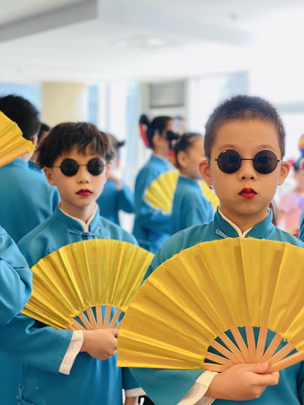 太极扇儿童太极功夫扇舞蹈说书人响扇竹骨武术扇古典表演扇8寸金色