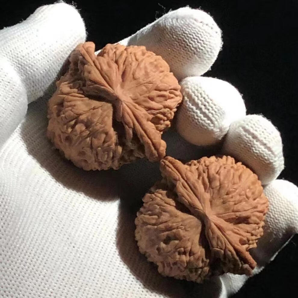 闷尖白狮子收藏级文玩核桃天然原皮大四座楼苹果园满天星磨盘精品闷白