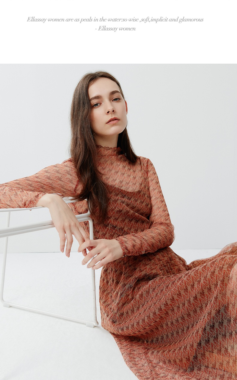 ellassay歌力思2021春夏新款弹力柔软葱丝网纱logo纹样针织连衣裙驼