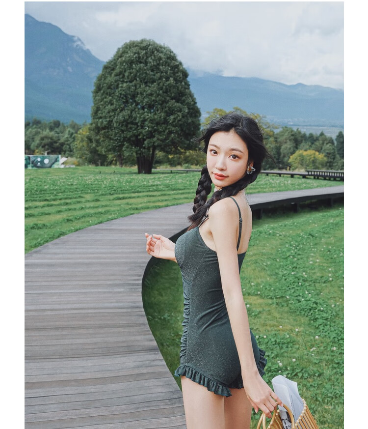 2021亦美珊新款泳衣女遮肚显瘦罩衫保守网红吊带连体泡温泉学生游泳装